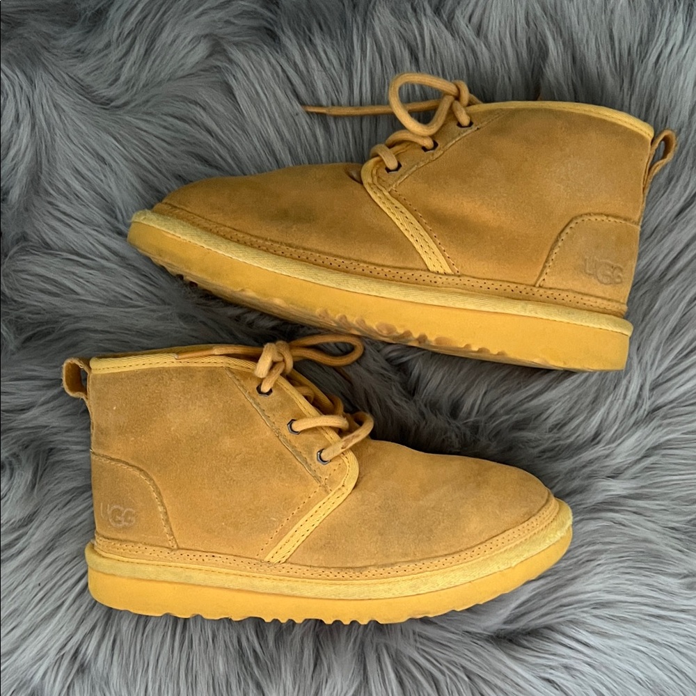 EUC UGG Kids Neumel Lace-Up Boot Chestnut Suede Shearling Lined Size 5-5.5